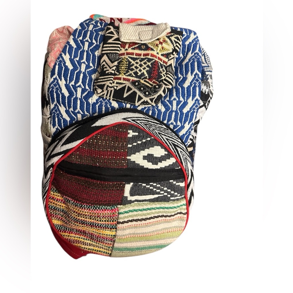 Multicolor Patterned Backpack. BL/RD5